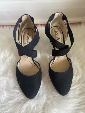 Life Stride Black Crisscross Pointed-Toe Heels